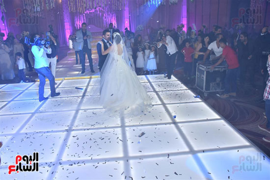 هيثم شاكر يغنى فى حفل زفاف شقيقة محمد زيدان (15)