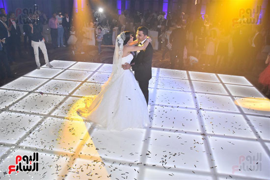 هيثم شاكر يغنى فى حفل زفاف شقيقة محمد زيدان (22)