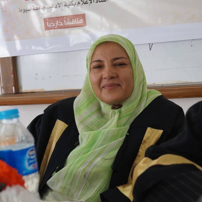 الدكتورة أميمة محمد عمران أستاذ الصحافة ورئيس قسم الإعلام بكلية الآداب جامعة أسيوط