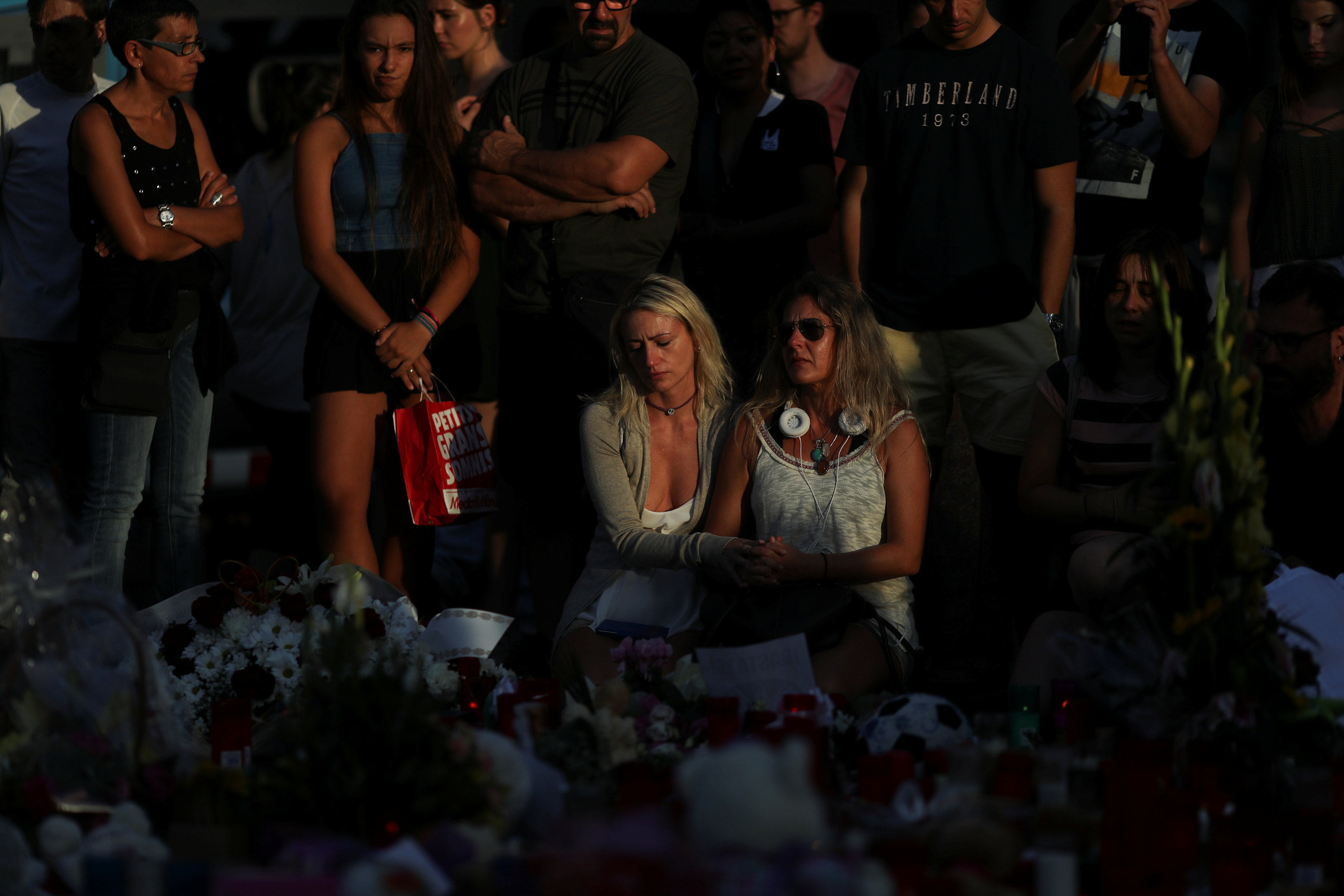 وقفة تأبينية لضحايا حادث برشلونة