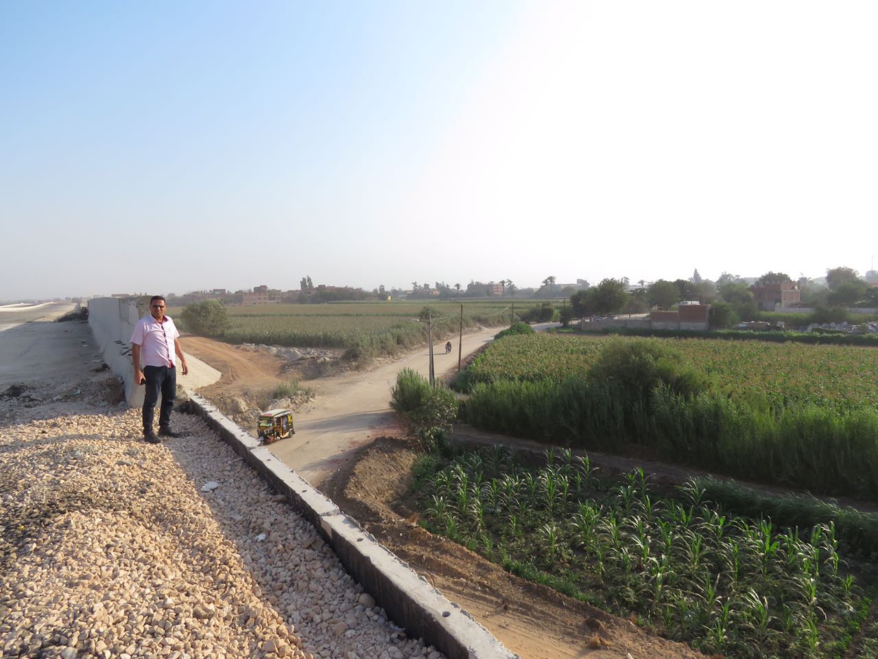 تبوير الأراضى الزراعية حول طريق شبرا ـ بنها الجديد (23)