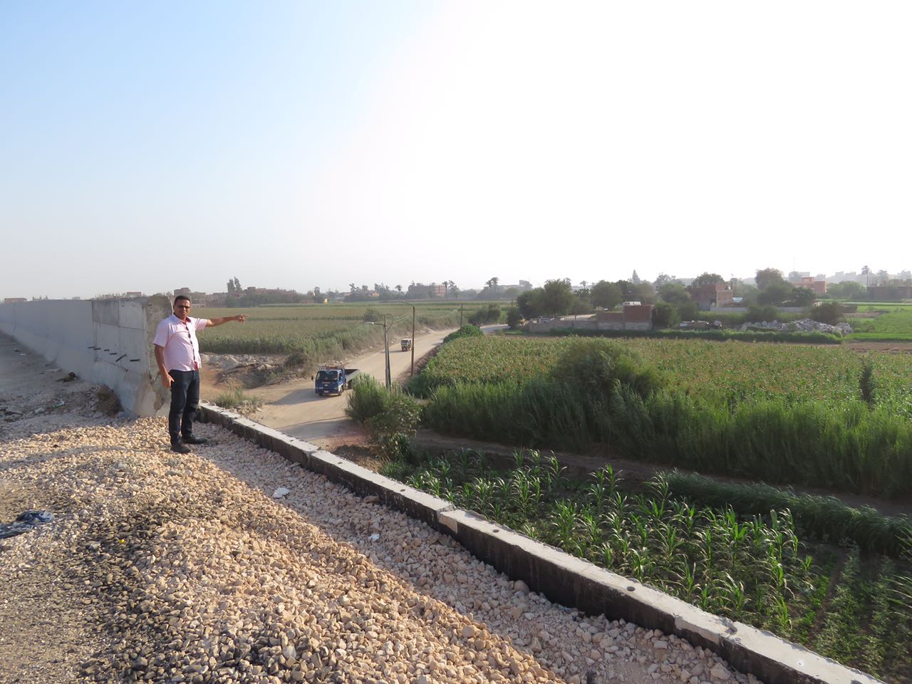 تبوير الأراضى الزراعية حول طريق شبرا ـ بنها الجديد (11)