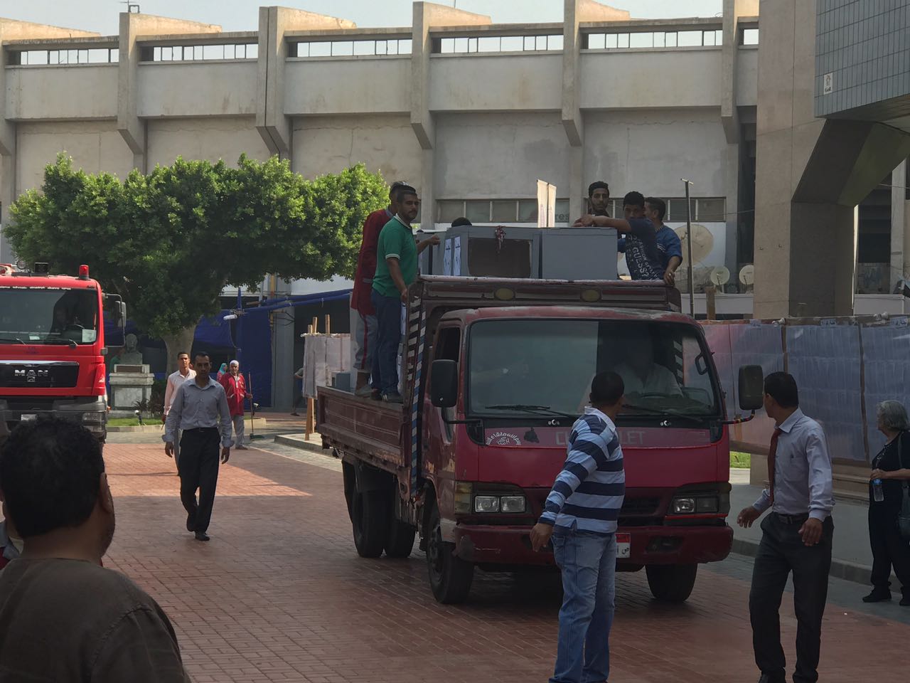 الصناديق تصل الاهلى