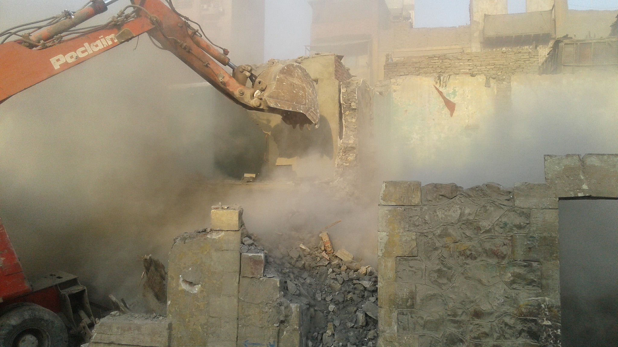 البدء فى هدم عقارات المواردى بالسيدة زينب (3)