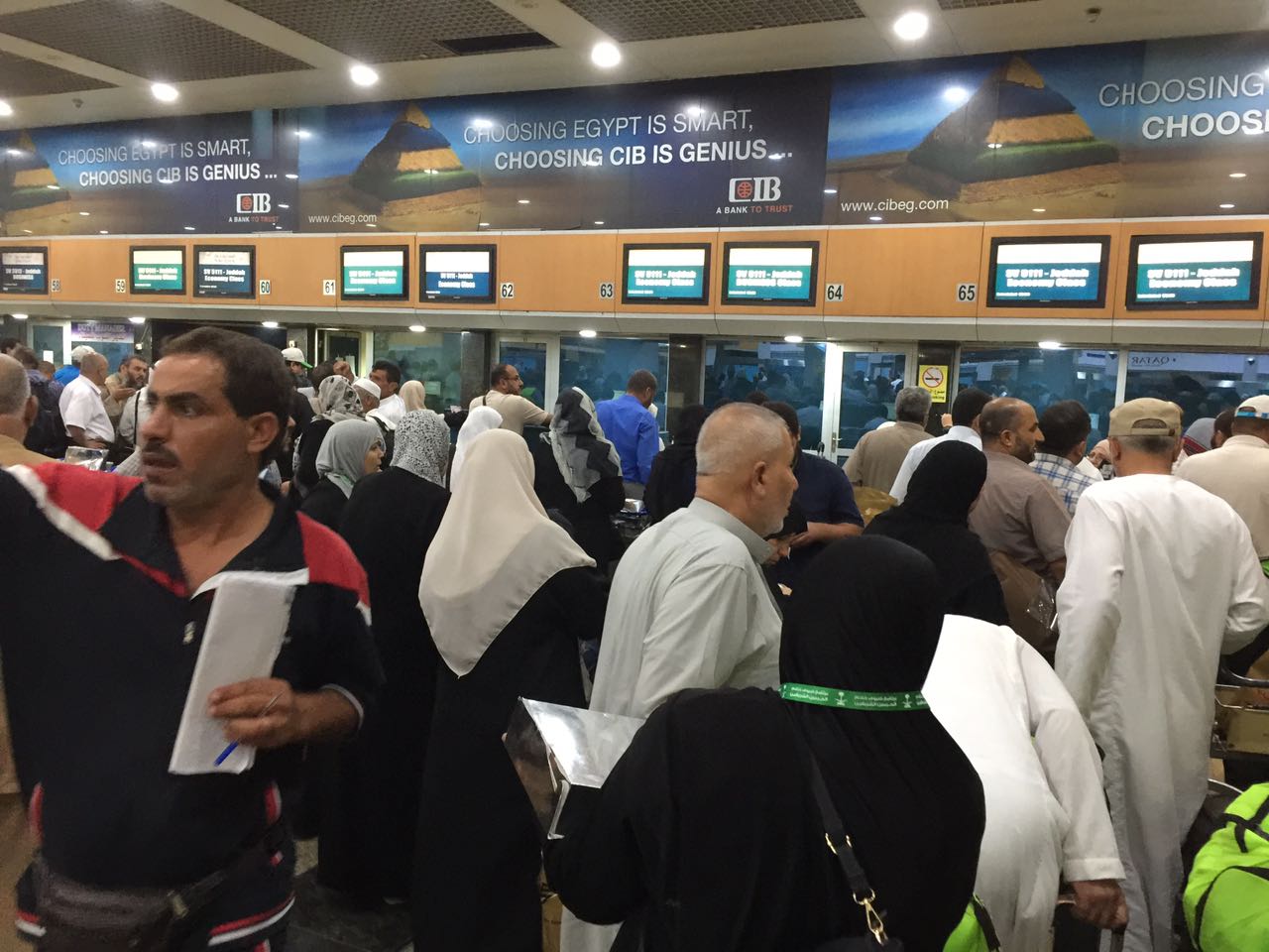ازدحام شديد لحجاج غزة بصالة المطار