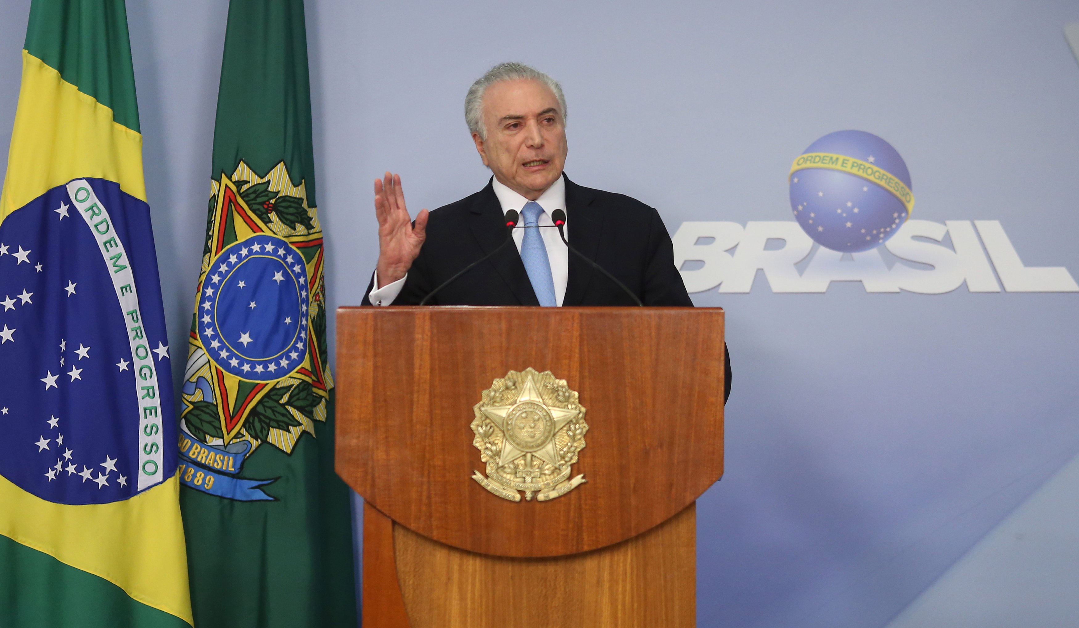 الرئيس البرازيلى يلقى خطاب داخل المجلس