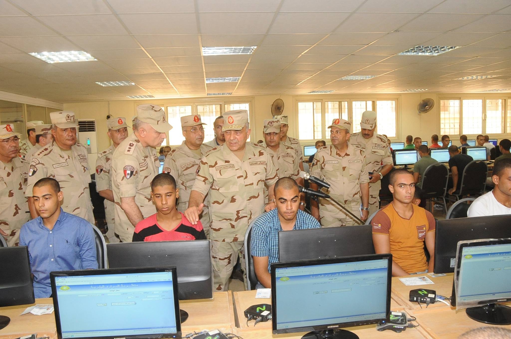 الفريق محمود حجازى يتفقد اجراءات القبول فى الكليات العسكرية (4) الفريق محمود حجازى يتفقد اجراءات القبول فى الكليات العسكرية (4)