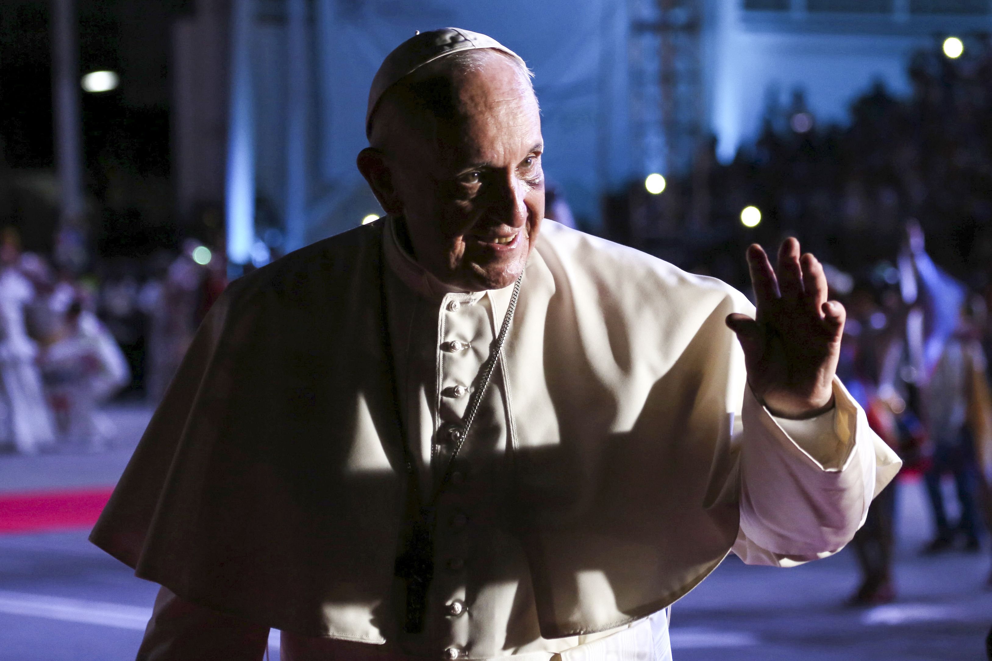 البابا يغادر كولومبيا