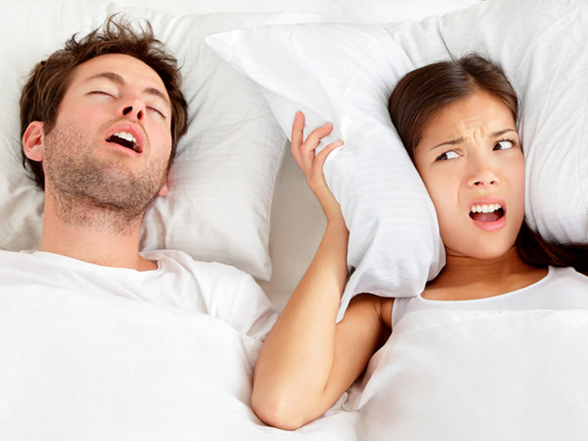 عادات خاطئة أثناء النوم (4)