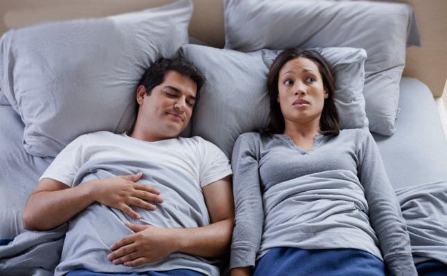 عادات خاطئة أثناء النوم (1)