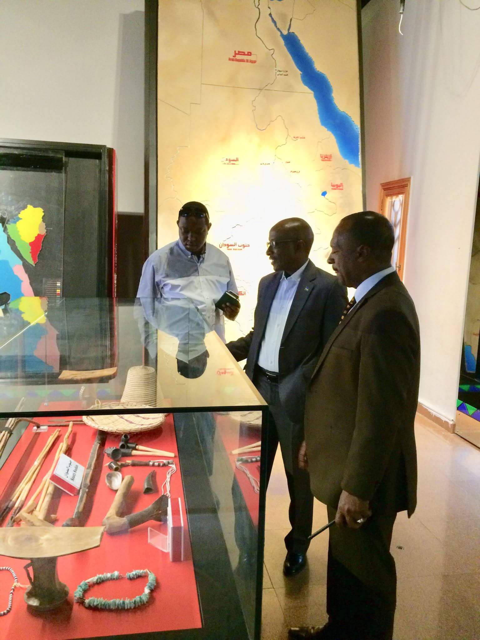 جانب من جولة سفير رواندا بالمتحف