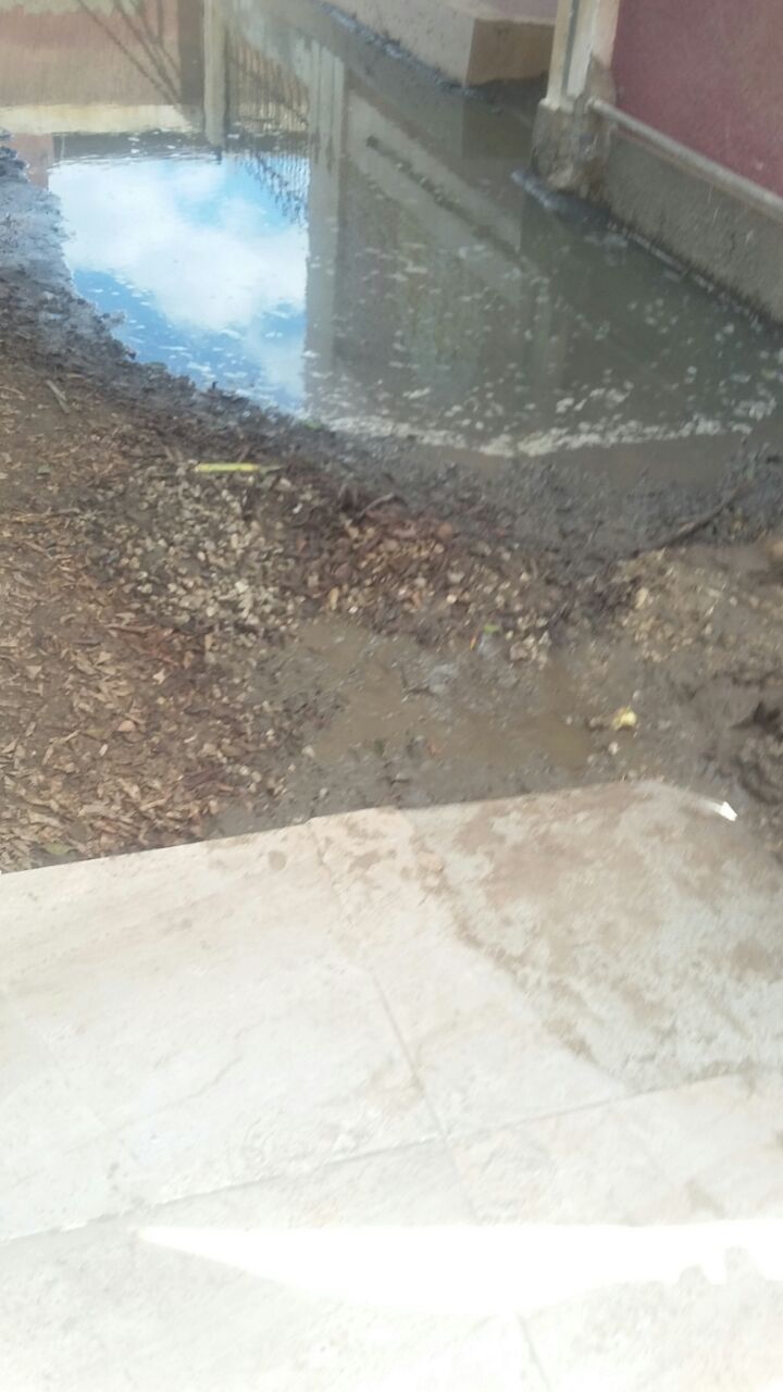 مياه الصرف الصحى بالمدرسة