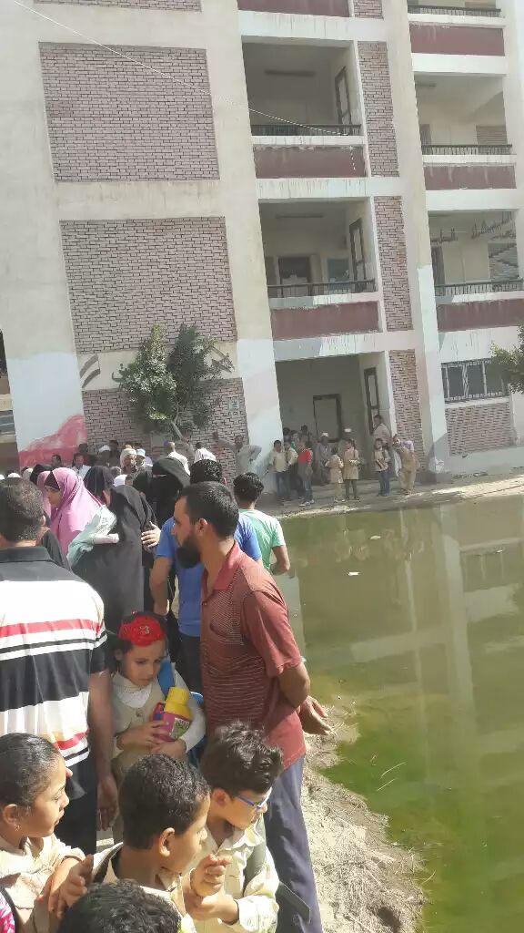 غرق المدرسة فى مياه الصرف الصحى