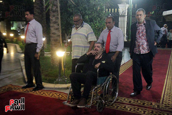نجوم الفن والرياضة فى عزاء زوجة مصطفى عبده (5)