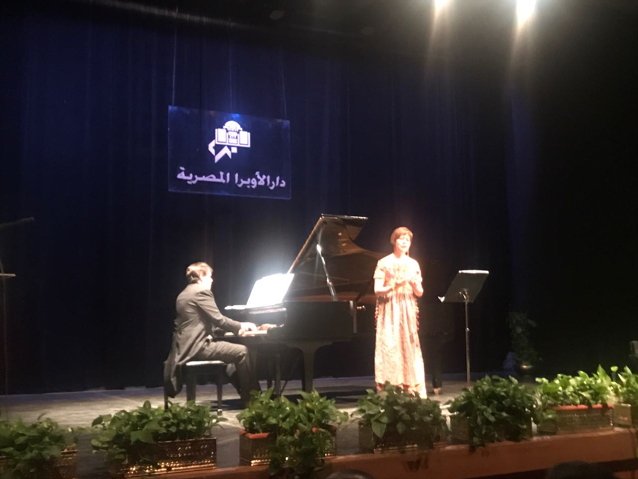 فنانة مكسيكية تبهر الجمهور بأدائها