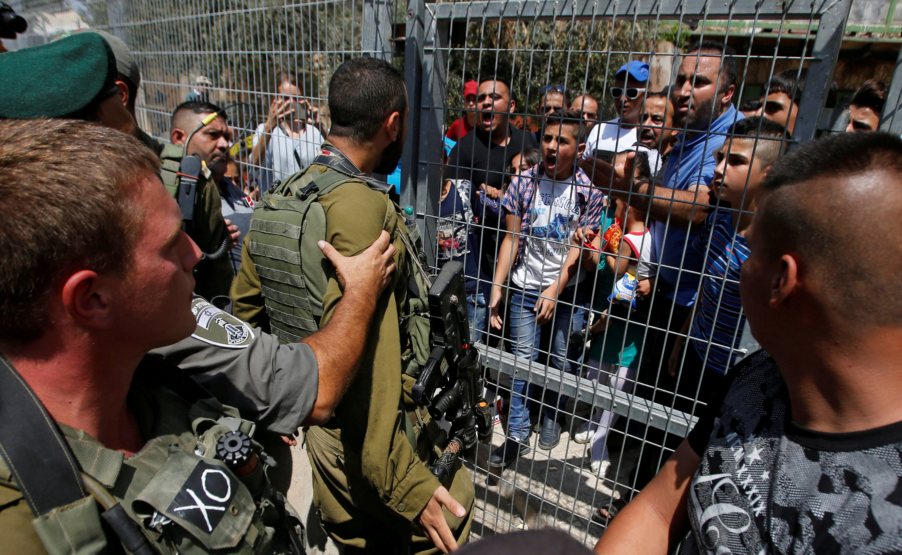 الشرطة الإسرائيلية تواجه المحتجين الفلسطينيين