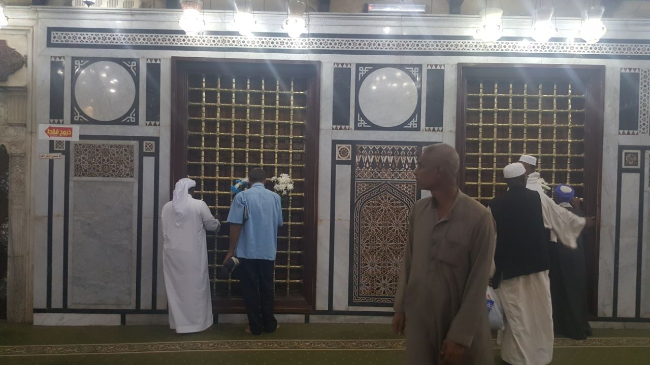 إغلاق مسجد وضريح الحسين (5) إغلاق مسجد وضريح الحسين (5)
