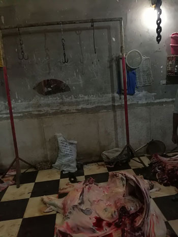 مكان تقطيع لحوم الحيوانات الميتة  مكان تقطيع لحوم الحيوانات الميتة