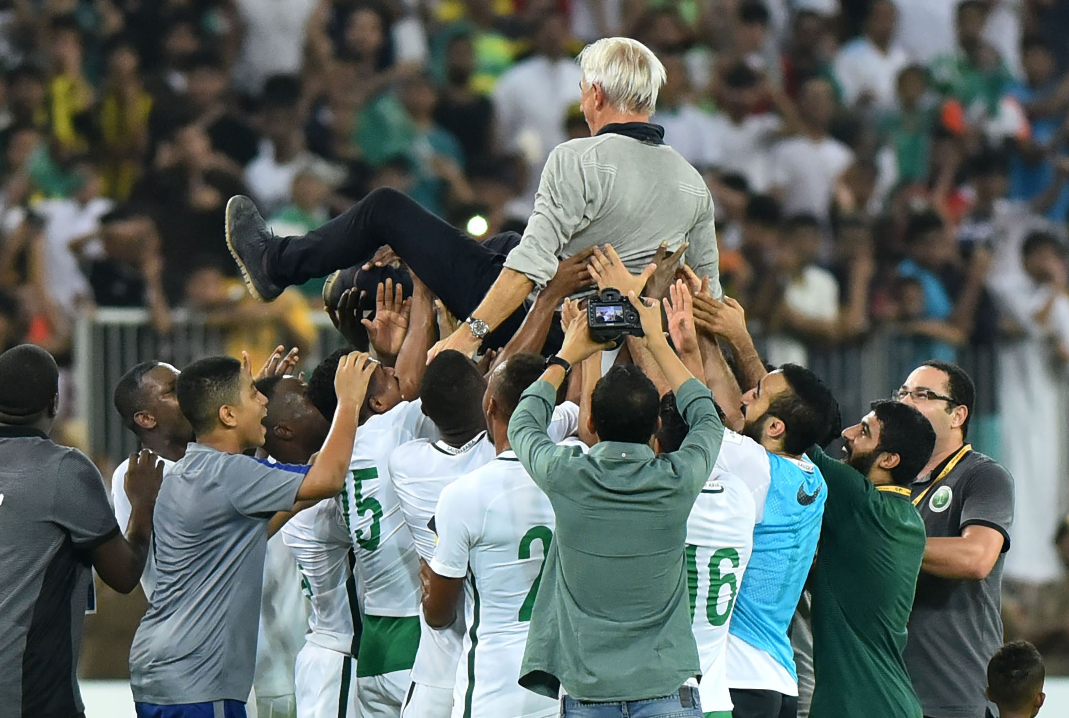 فرحة السعوديين بالتأهل للمونديال (3) فرحة السعوديين بالتأهل للمونديال (3)