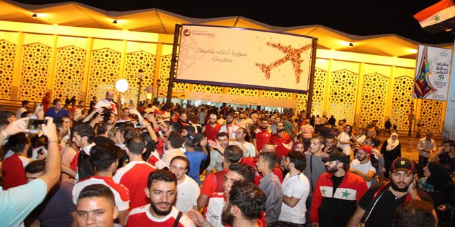 جماهير سوريا في مطار دمشق جماهير سوريا في مطار دمشق