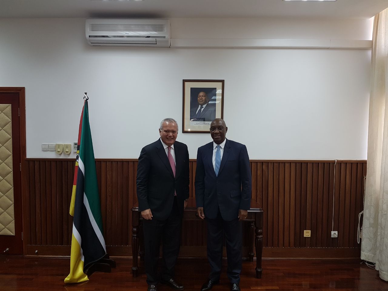 السفير محمد العرابى مع وزير خارجية موزمبيق