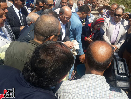 وزير-الزراعة-يفتتح-موسم-جنى-القطن-بافيوم