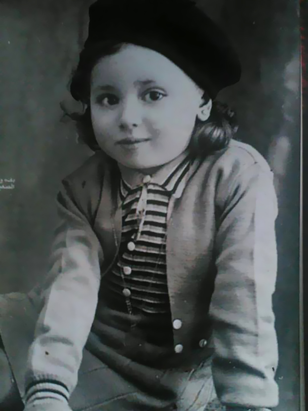 صورتها على غلاف أحد المجلات صورتها على غلاف أحد المجلات