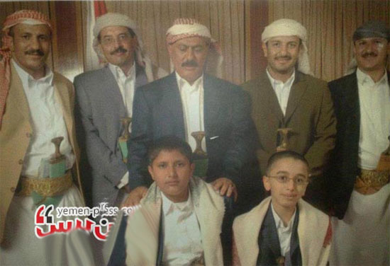 41426-يحيى-و-طارق-محمد-مع-الزعيم-على-عبد-الله-صالح