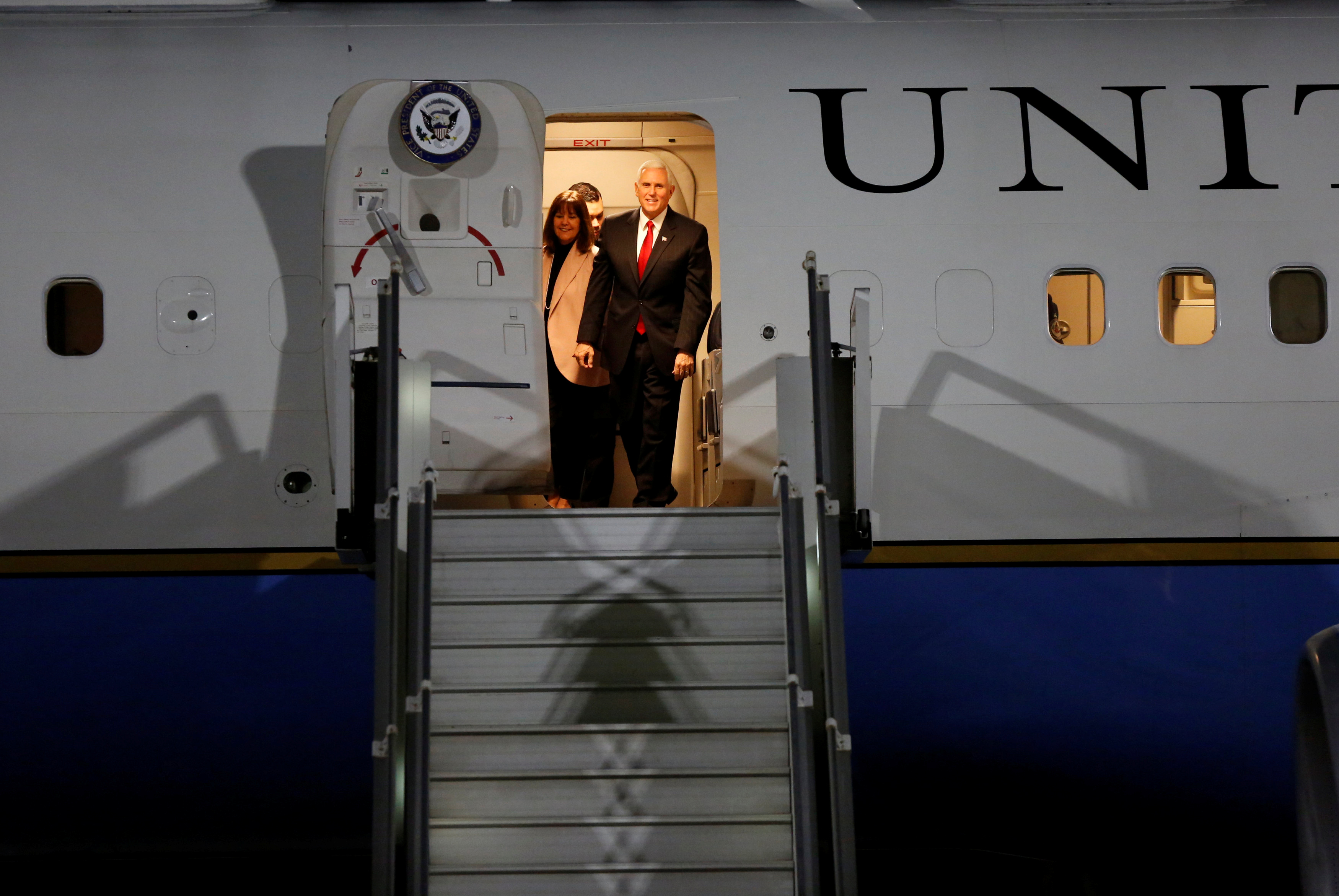 طائرة مايك بنس