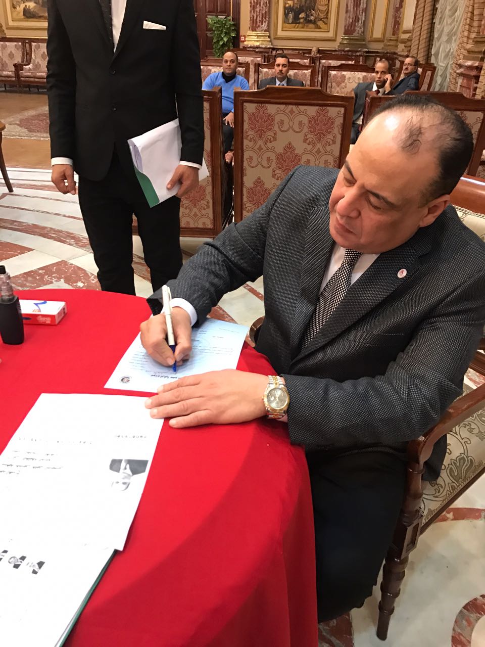 توقيع استمارة تزكية الرئيس عبد الفتاح السيسى