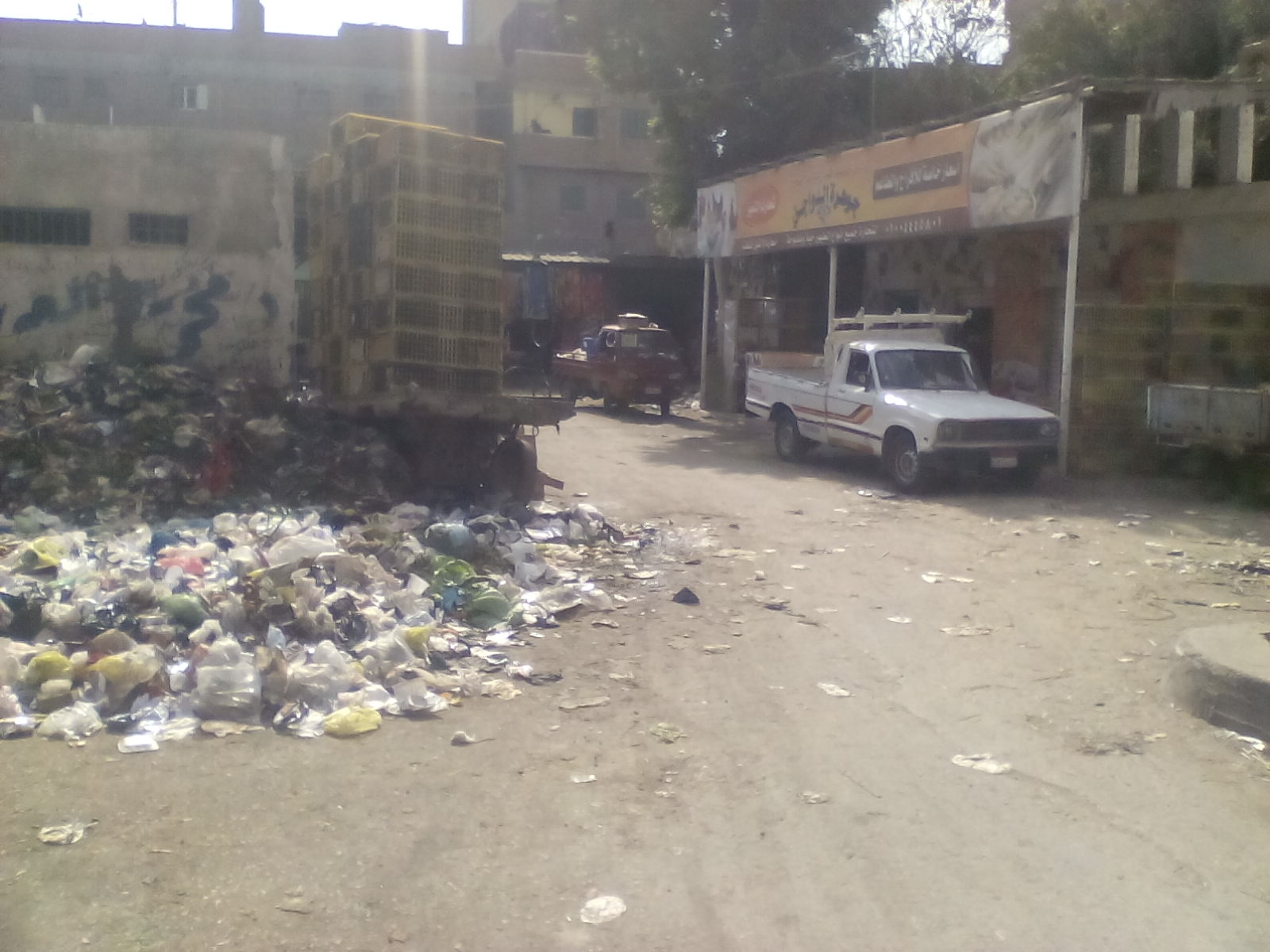 القمامة تحاصر شارع المحطة بشبين الكوم (1)