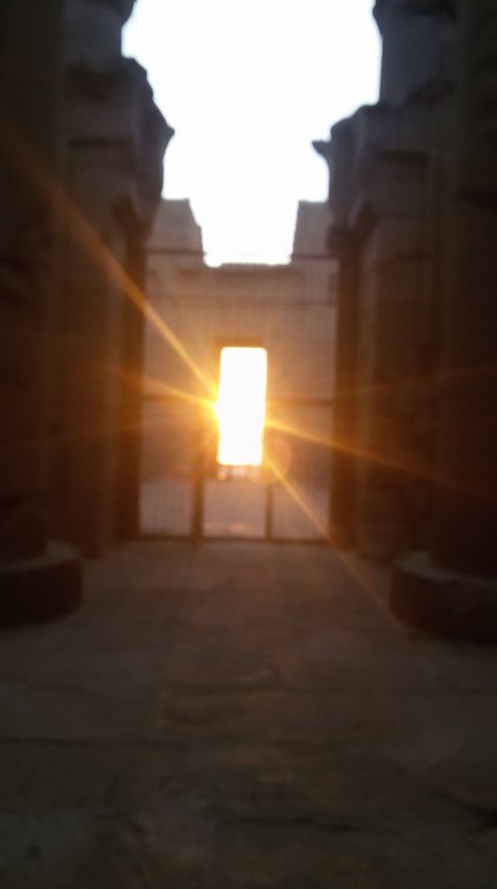 الشمس تتعامد على قدس أقداس معبد كلابشة بأسوان (5)