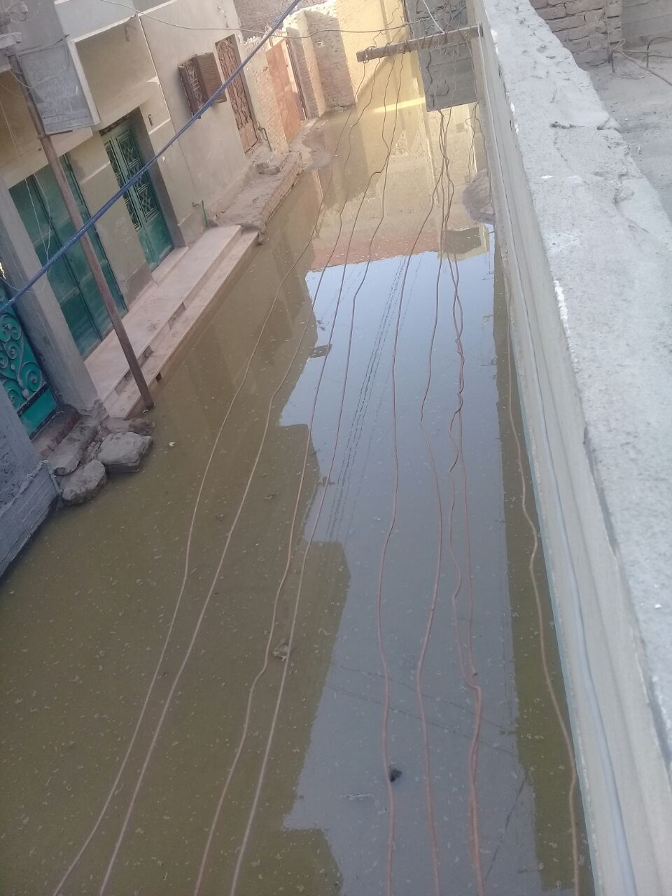 المياه تغرق الشوارع