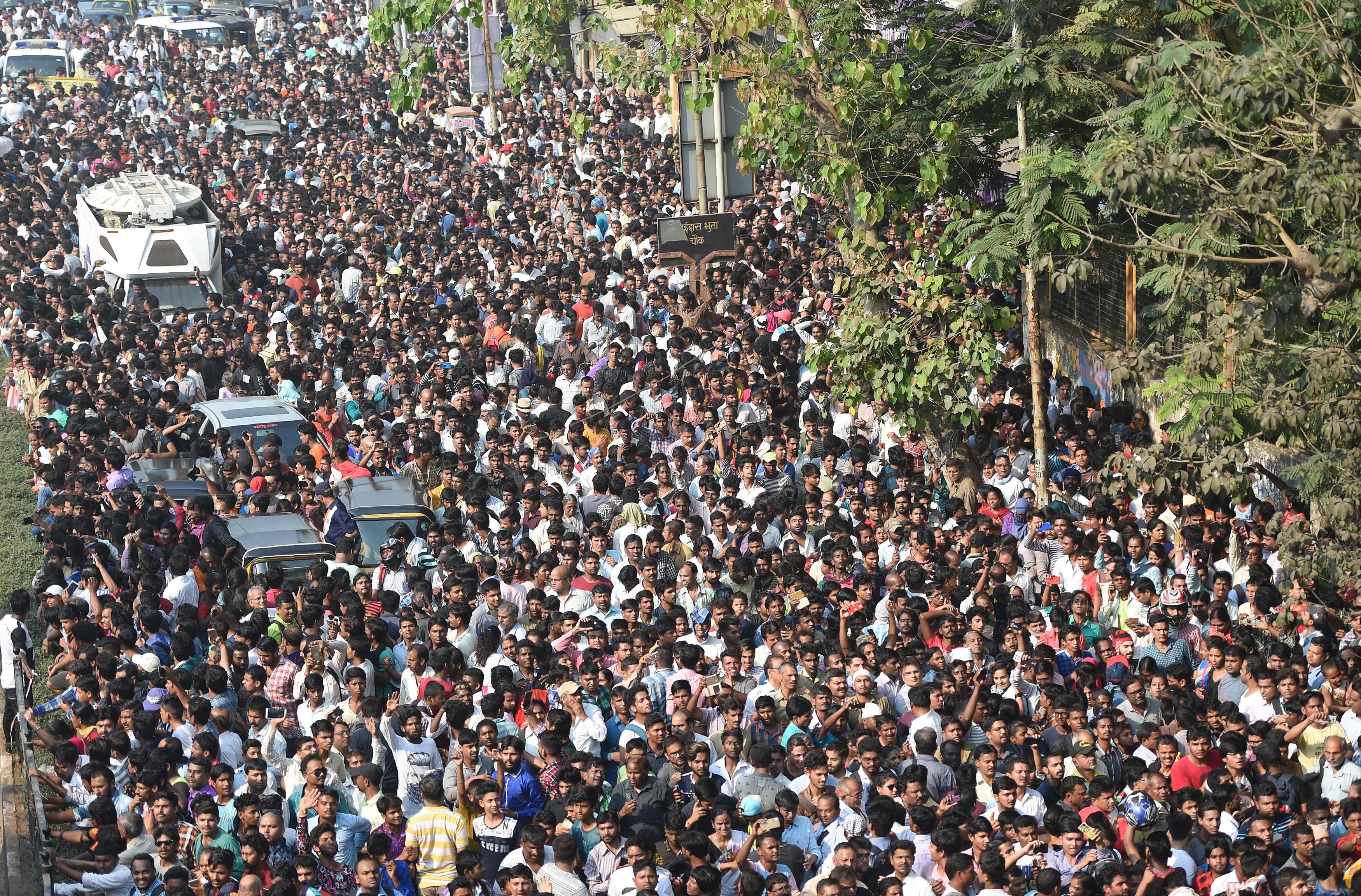 حضور كبير للنجوم الهند بجنازة سريديفي كابور