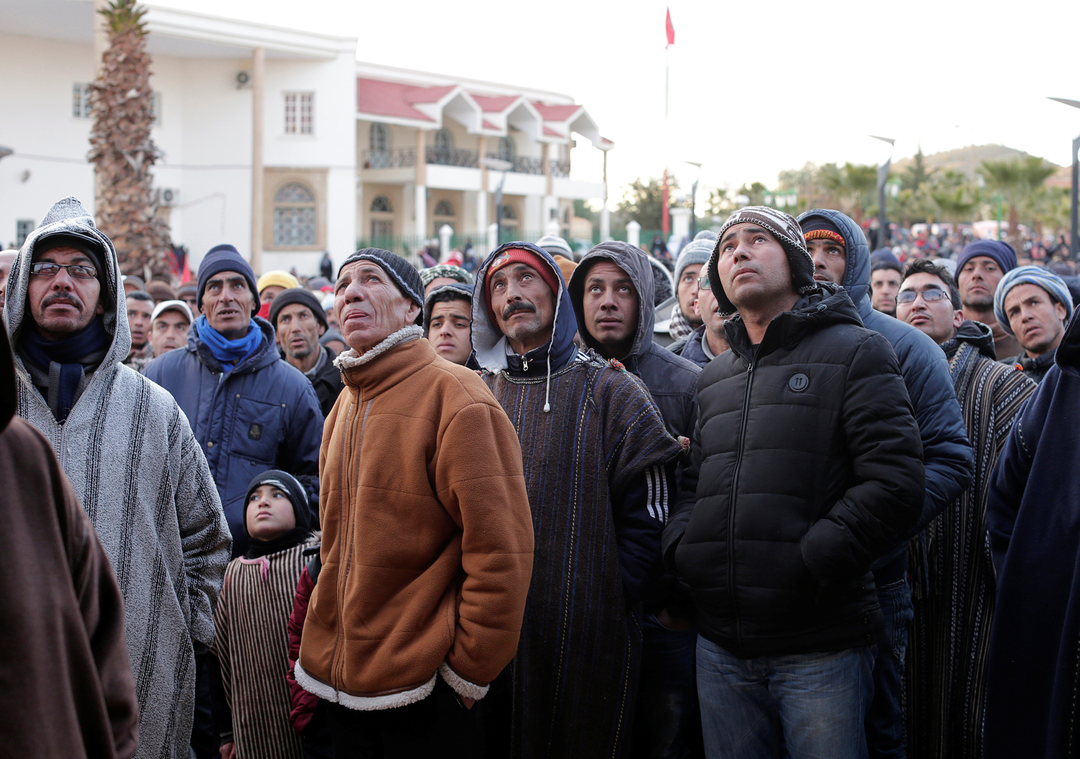 المئات يتظاهرون فى المغرب