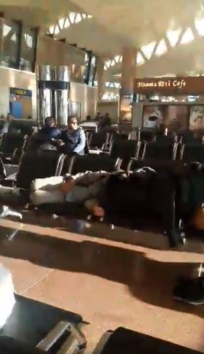 ركاب مصريين عالقين بمطار الرياض