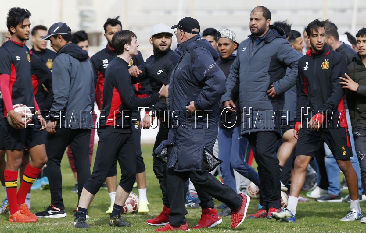 جماهير الترجى تعتدى على اللاعبين جماهير الترجى تعتدى على اللاعبين