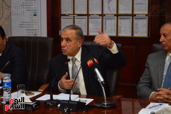 وزير التنمية المحلية يعقد مؤتمر صحفى بمحافظة الأقصر
