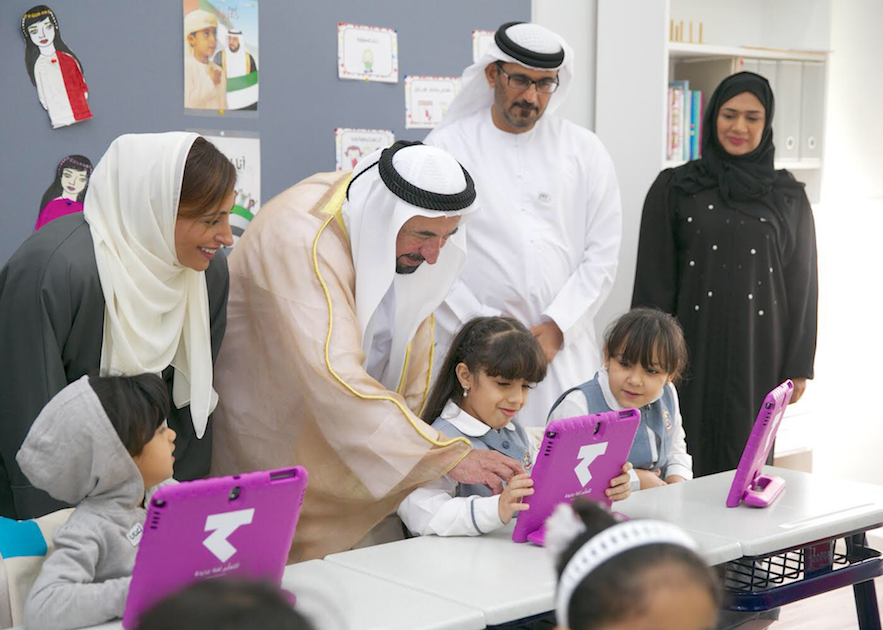 الشيخ الدكتور سلطان بن محمد القاسمى عضو المجلس الأعلى حاكم الشارقة والشيخة بدور بنت سلطان القاسمى مع عدد من الطلاب المستفيدين من مبادرة لغتى الشيخ الدكتور سلطان بن محمد القاسمى عضو المجلس الأعلى حاكم الشارقة والشيخة بدور بنت سلطان القاسمى مع عدد من الطلاب المستفيدين من مبادرة لغتى