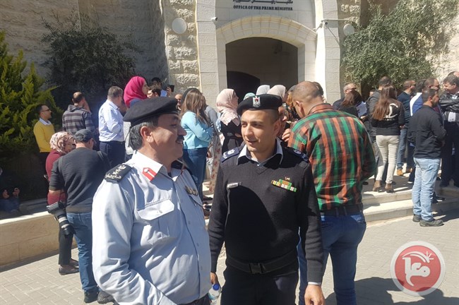 الشرطة الفلسطينية فى استقبال موكب رئيس الوزراء