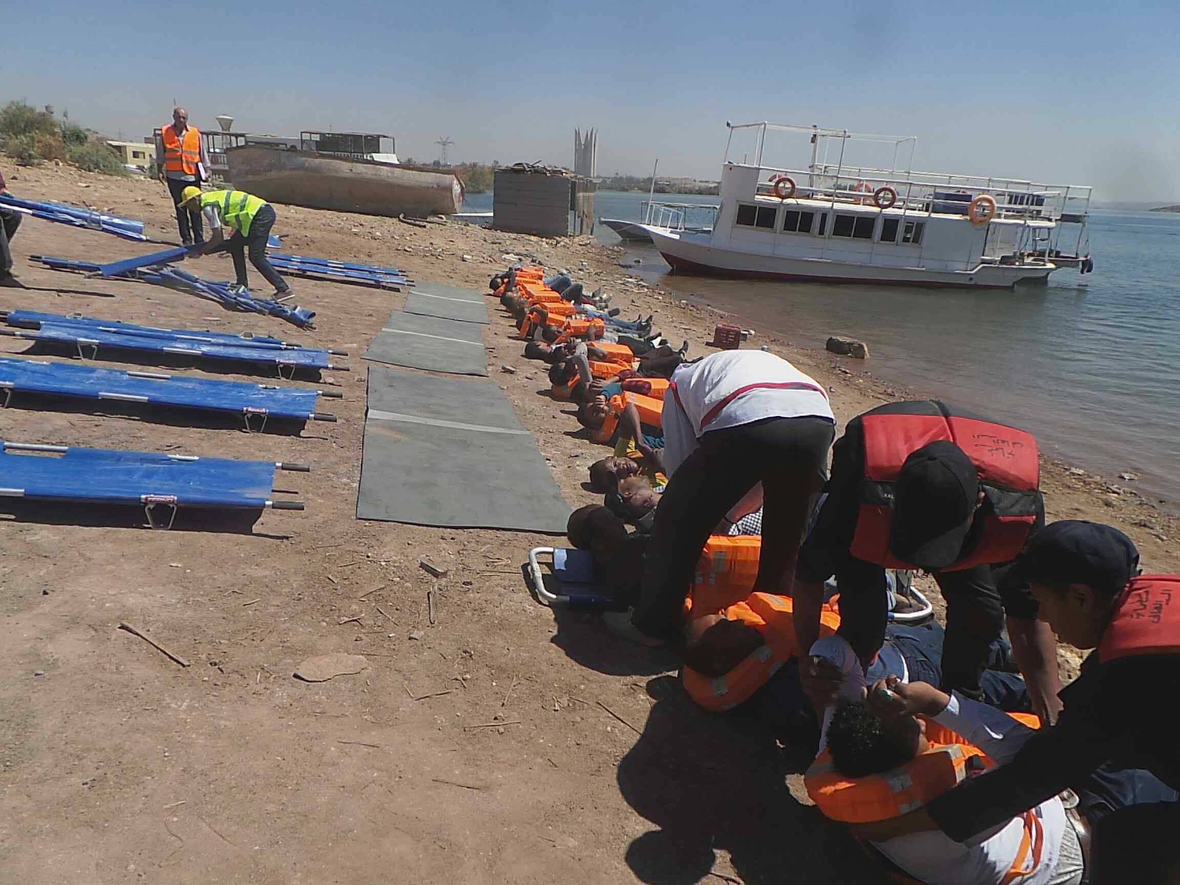 تجربة طوارئ بمطار أسوان (8)