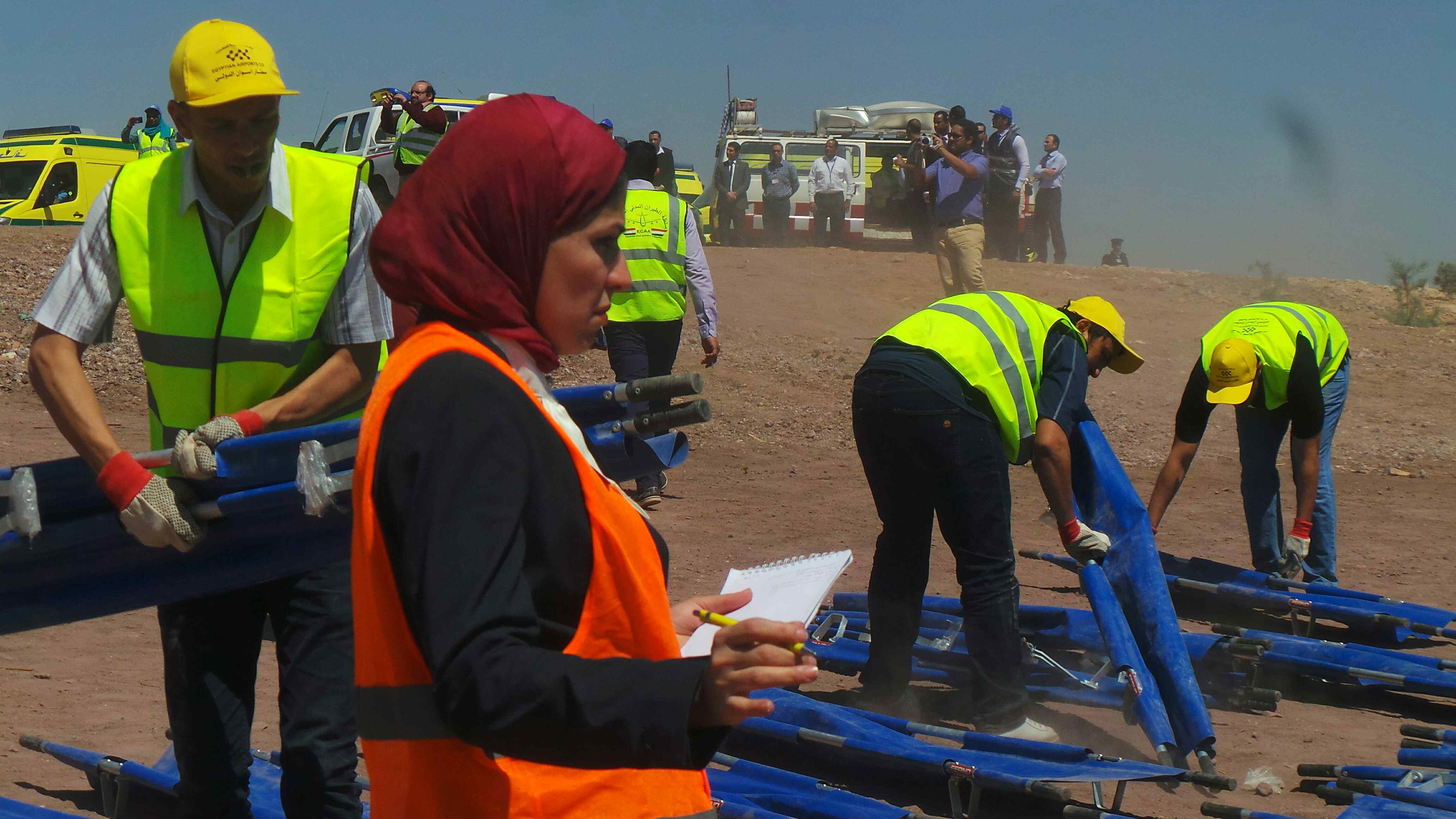 تجربة طوارئ بمطار أسوان (10)