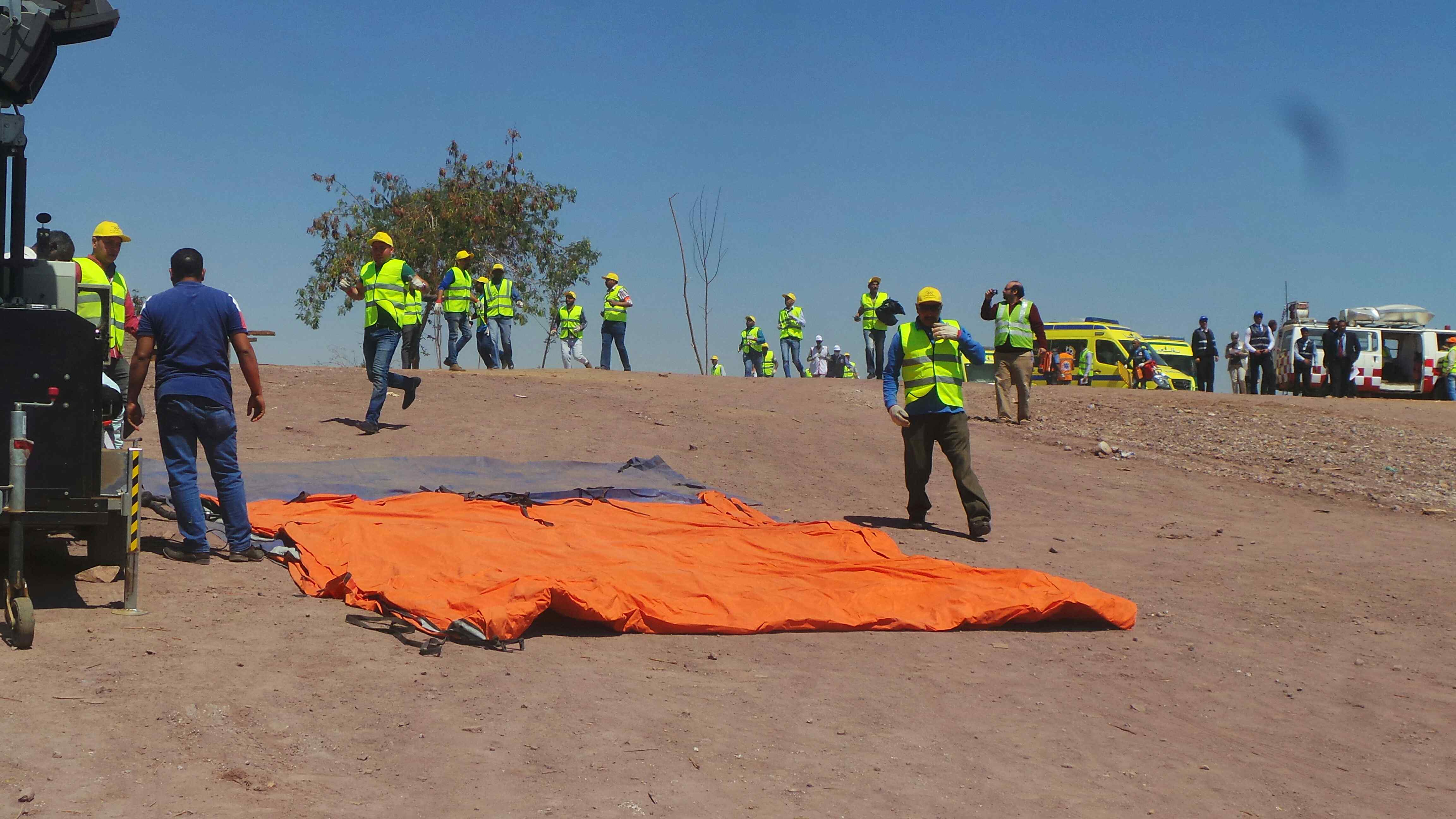 تجربة طوارئ بمطار أسوان (7)