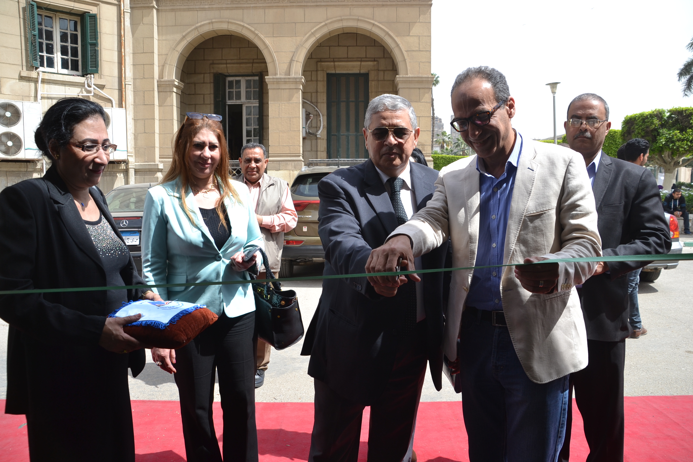 افتتاح معرض كتاب بجامعة القاهرة (2)