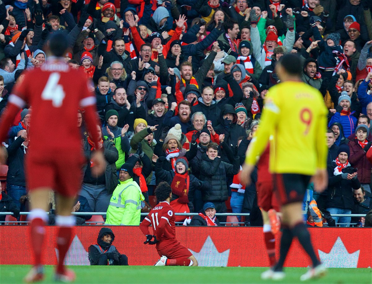 محمد صلاح يحتفل مع الجماهير محمد صلاح يحتفل مع الجماهير