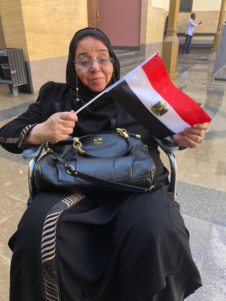 مسنة مصرية حرصت على المشاركة فى الانتخابات