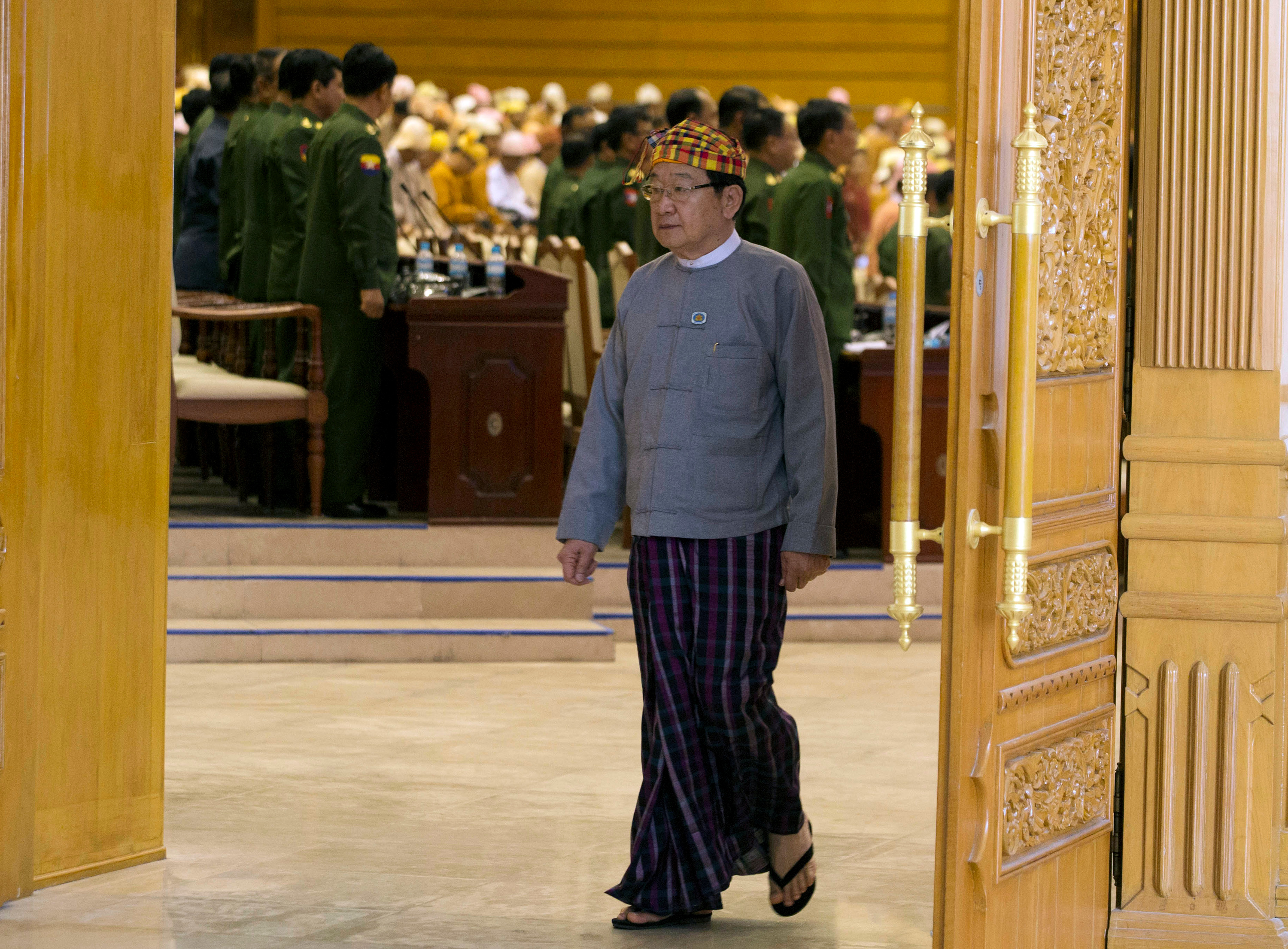 غادر رئيس مجلس النواب فى ميانمار وين مقر البرلمان