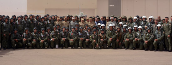الرئيس يزور قاعدة جوية فى أرض الفيروز ويلتقى أبطال العملية سيناء 2018 (4)