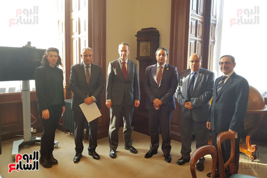 وفد برلمانى يلتقى رئيس جمعية الصداقة المصرية البريطانية لمتابعة قضية مريم (1)