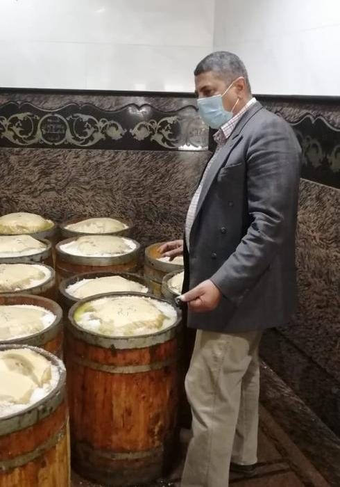 حملة على محال بيع الأسماك المملحة قبل احتفالات شم النسيم حملة على محال بيع الأسماك المملحة قبل احتفالات شم النسيم